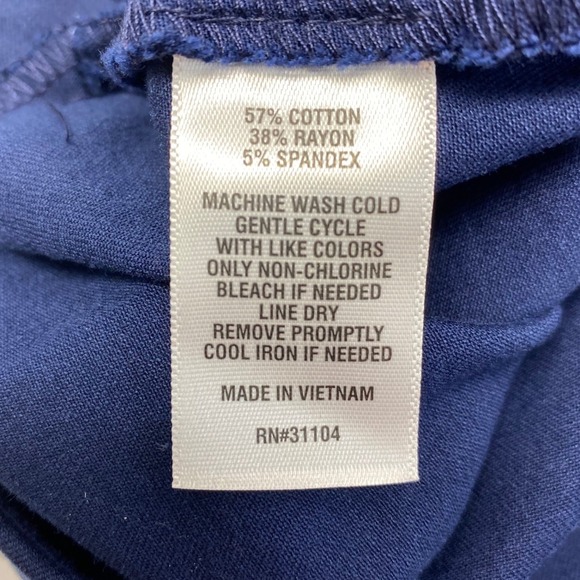 Crown & Ivy Ashley Women's Navy Blue Flat Front Shorts Size 14 Pull On Stetch - Picture 10 of 10